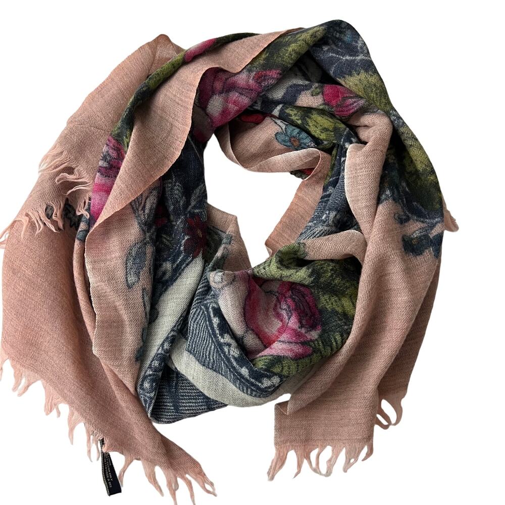 Inouitoosh Wool Floral Scarf